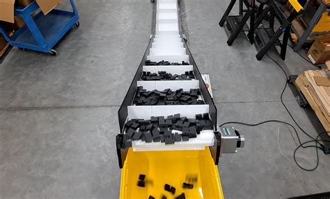 incline parts packaging conveyor | SmartMove