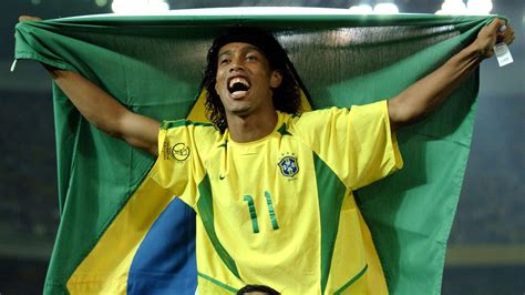 9 former football stars that declared bankruptcy: Ronaldinho, Riise...