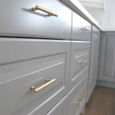 How To Choose and Install Gold Hardware Pulls in your Kitchen - the sweetest digs