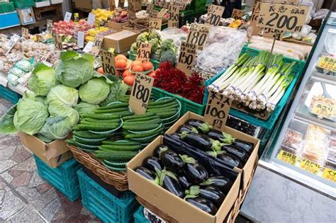 野菜を売る店をなぜ「八百屋」さんと呼ぶ？「野菜屋」ではないワケ／大人の最強雑学1500（11） - レタスクラブ