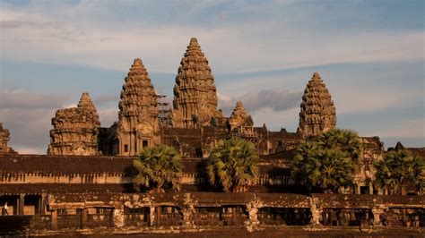 Angkor Wat: Stunning HD Wallpaper of a Religious Marvel