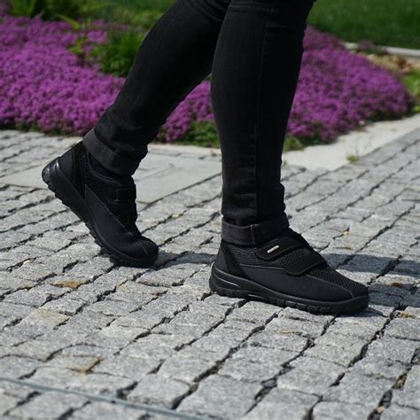 Women's breathable orthopedic sneakers with velcro Black - Woolville.com