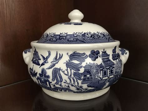 Blue Willow Covered Serving Bowl (Churchill) Pottery Jar, Ceramic ...