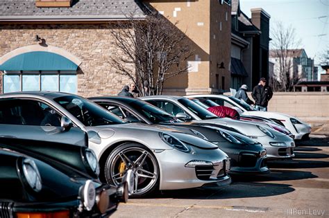 Line of Porsches at Labriola Bakery & Cafe in Oak Brook - BenLevy.com