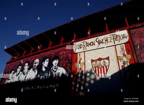 A general view of the Ramon Sanchez Pizjuan Stadium before the match ...