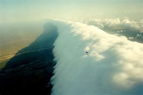 Mysterious Morning Glory Cloud Formation | Amusing Planet