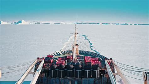 Boat among the Icebergs image - Free stock photo - Public Domain photo ...