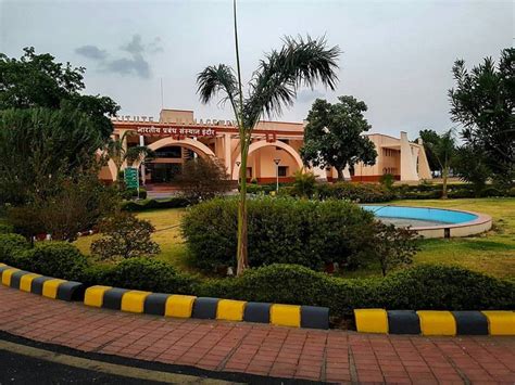 IIM Indore Campus Walk With Revant Sindhu ⋆ InsideIIM.com