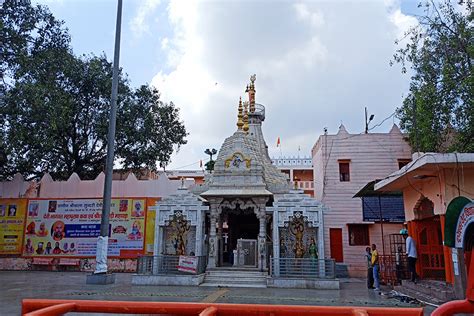 Top 10 Beautiful Temples to Visit in Uttar Pradesh | Shrine Yatra