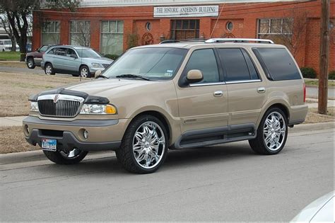 2002 Lincoln Navigator 4WD 0-60 Times, Top Speed, Specs, Quarter Mile ...