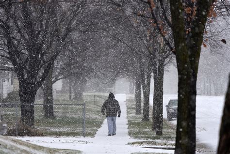 Photos: Minnesotans greet the first winter storm of the season ...