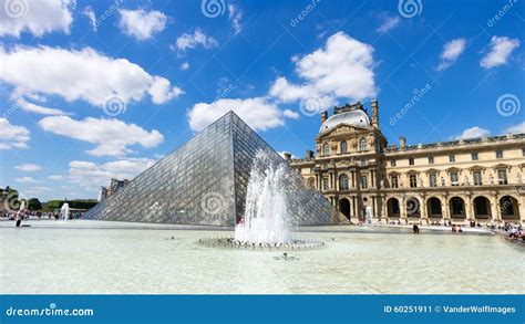 Louve Paris editorial photo. Image of building, tourism - 60251911