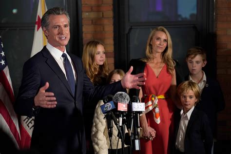 Newsom Faced ‘El Presidente’ Jabs, Now Weighs White House Bid - Bloomberg