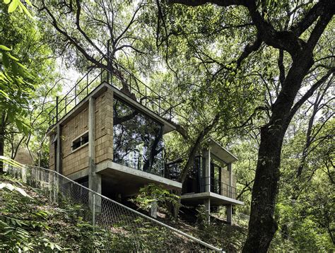 House in the Woods / WEYES Estudio | ArchDaily