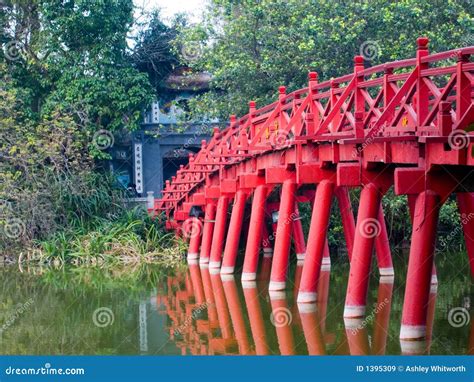 Bridge On The Hoan Kiem Lake, Hanoi, Vietnam Royalty Free Stock Images - Image: 1395309