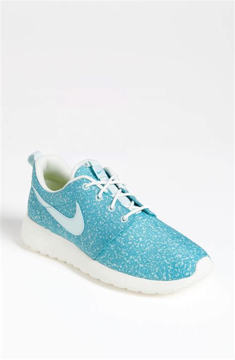 Nike Roshe Run Sneaker in Blue (Light Blue) | Lyst