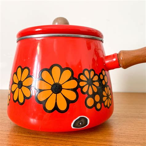 ENAMELWARE FONDUE POT