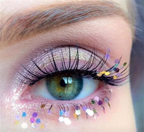 43 Cute Unicorn Makeup Ideas to Copy This Halloween | Shimmer eye makeup, Eye makeup, Unicorn makeup