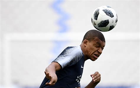 Kylian mbappé heading the ball is the funniest thing you'll see today. 😂 - scoopnest.com