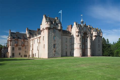 File:Fyvie Castle.jpg - Wikimedia Commons