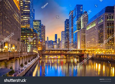 9,048 Chicago Street Night Images, Stock Photos & Vectors | Shutterstock