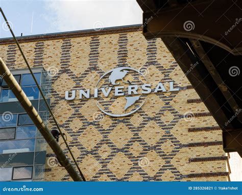 Universal Music Group Logo Sign Editorial Photo - Image of people ...