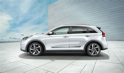 Kia Niro plug-in hybrid revealed with 55km EV range - PerformanceDrive