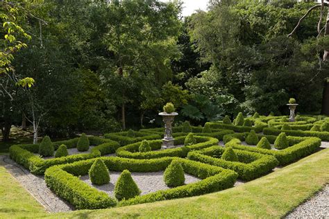 Marlfield House Gardens - Picture Gallery of Marlfield Gardens