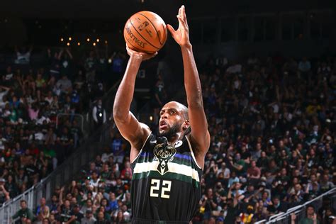 Khris Middleton / Khris Middleton Stats News Bio Espn / Cousin, josh ...