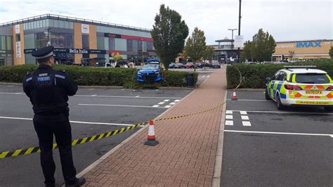 Basildon: Man arrested after car driven at group of people - BBC News