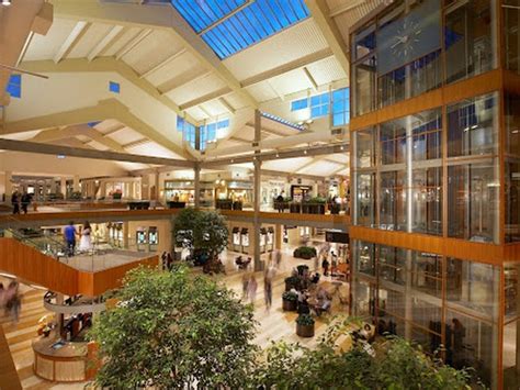 Best 9 Things to Do in Bellevue Square Mall Seattle