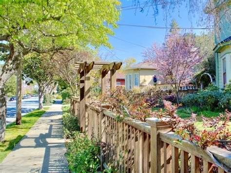 The Burlingame Park Neighborhood in Burlingame