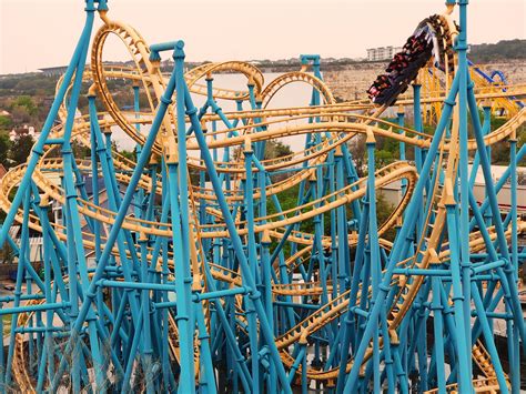 Poltergeist, Fiesta Texas - This ride hauls! : rollercoasters