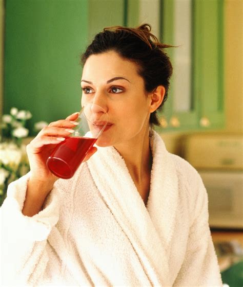 6 Surprising Health Benefits of Drinking Cranberry Juice