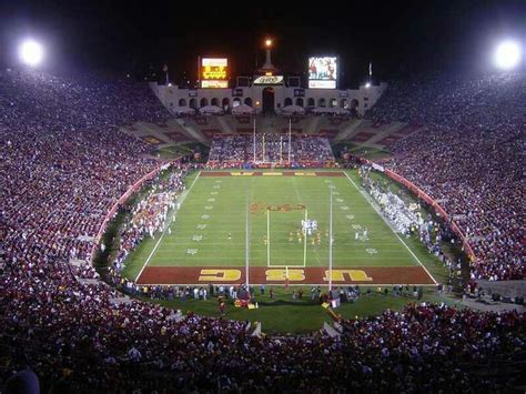 USC stadium | Usc trojans football, Trojans football, Usc football