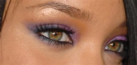 Rihanna’s Real Natural Eye Color: Green Eyes, Brown Or Contacts?