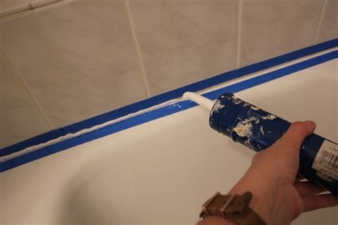 How to Caulk a Bathtub — 8 Easy Steps to Caulk Your Bathtub | Apartment Therapy