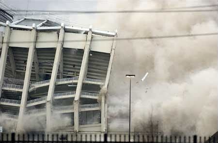 StadiumPage.com - Veterans Stadium Demolition