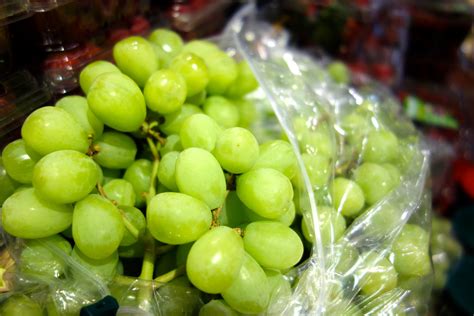 Green Grapes vs Red Grapes: What Is The Difference?