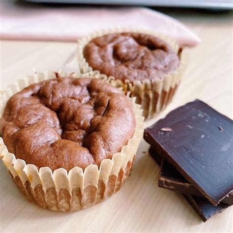 High-Protein Chocolate Breakfast Muffins - The Fit Feed by Reed