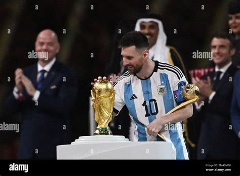 Lionel messi world cup 2022 trophy hi-res stock photography and images ...