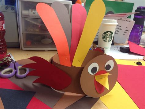 Thanksgiving turkey hat for preschool or kinder. Easy craft! Perfect for taking p ...