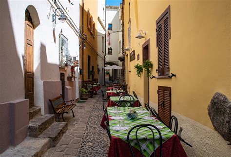 A Restaurant in an Alley · Free Stock Photo