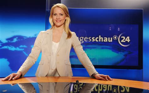 Judith Rakers: Turnschuhe bei der "Tagesschau" bald tabu - B.Z. – Die Stimme Berlins