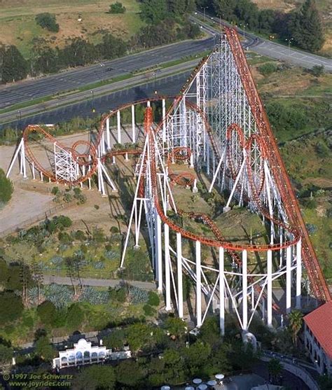 Viper - Six Flags Magic Mountain (Valencia, California, USA ...