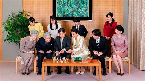 Photos de la famille impériale du Japon réunie pour le passage à l ...