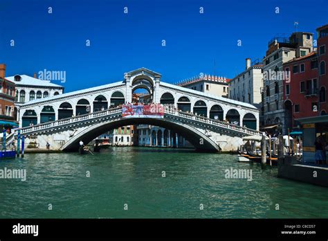 Rialto bridge Grand Canal Venice Italy Stock Photo - Alamy