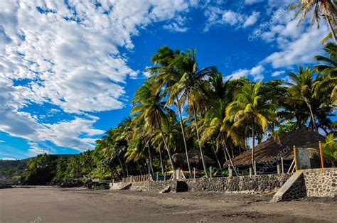 Playa El Zonte, El Salvador — Stock Photo © brizardh #53271881