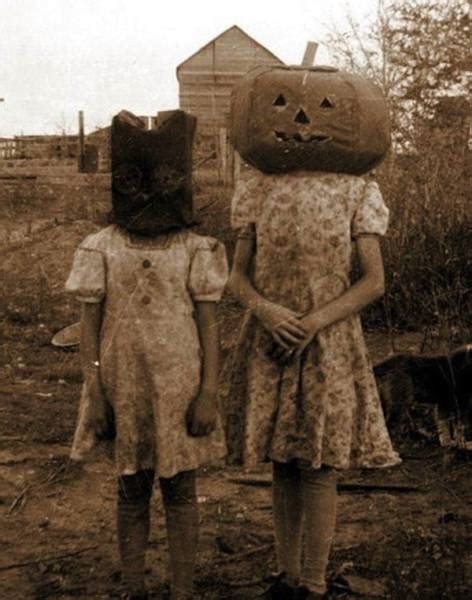 Creepy Halloween Costumes From Back In The Day That Will Haunt Your Dreams | Others