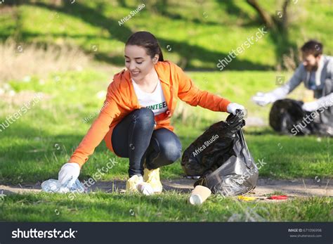 14,735 Litter volunteer Images, Stock Photos & Vectors | Shutterstock